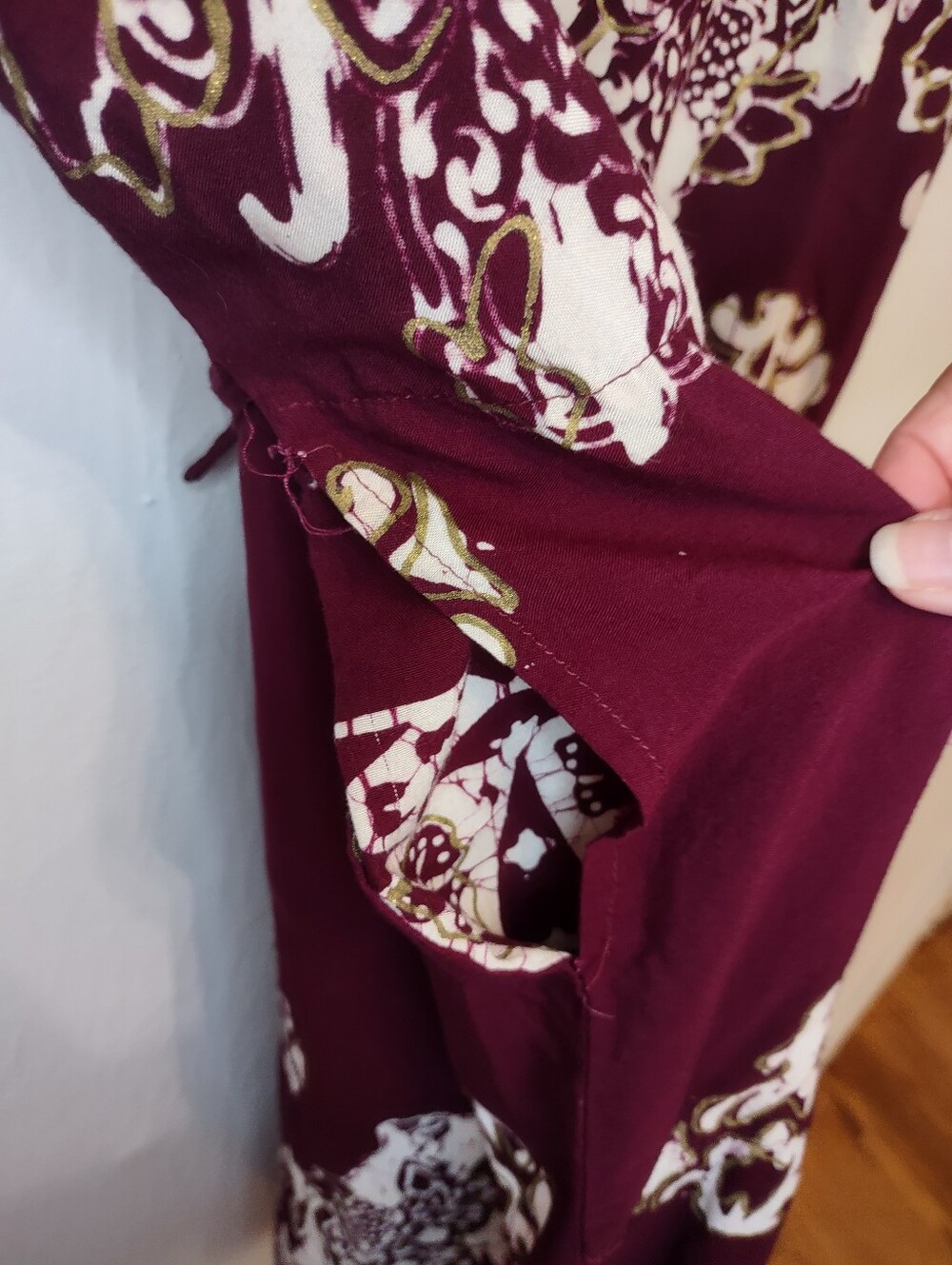 Maroon And White With AGold Accent Design Women's Dress M/L - Picture 5 of 8